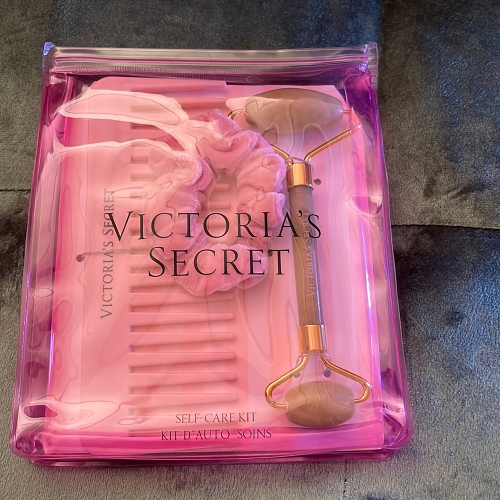 Victoria’s Secret Jade Roller 4-Piece Pink & Green  Self-Care Kit